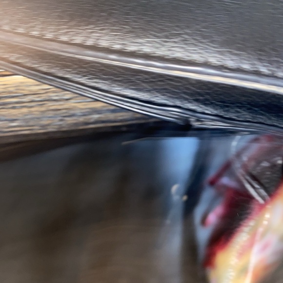 Ladies black leather faux BCBG bag from Paris - Picture 9 of 9